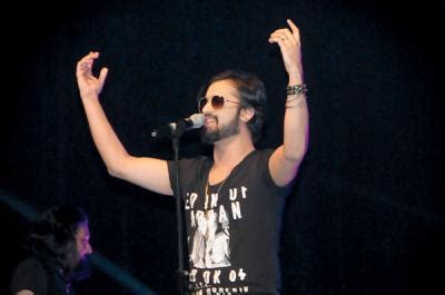 Concert Électrique de Atif Aslam: Une Nuit de Musique et d'Emotions Inoubliables !