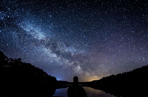 La Nuit des Étoiles Lumineuses avec Nguyên: Un Concert Enchanté Pour Les Fans Déchaînés!